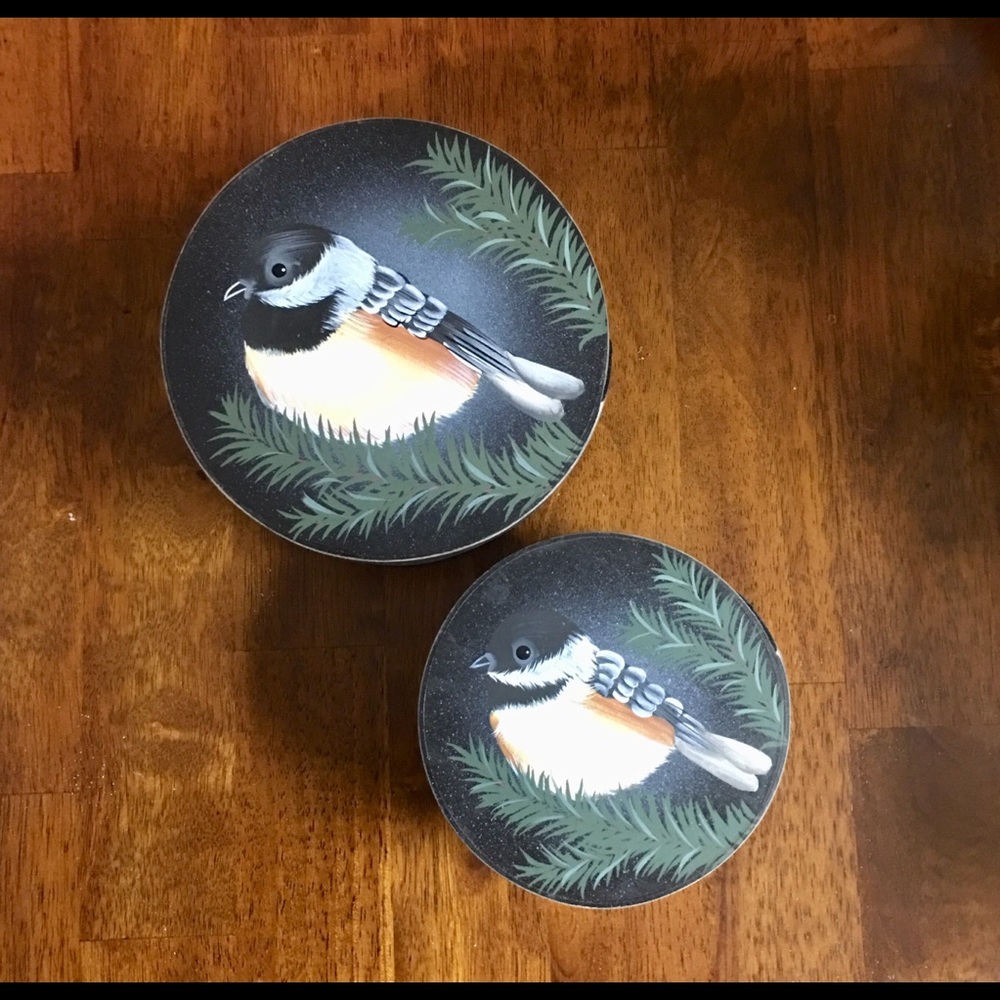 NWT. Wooden, Round, Chickadees Nesting Boxes